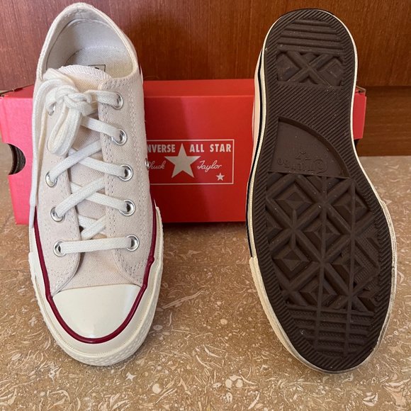 Chuck Taylor Converse All Stars - Size 5.5 - Picture 2 of 2